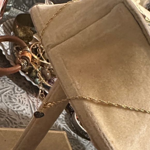 Gold Horseshoe Pendant Necklace - Picture 3 of 3